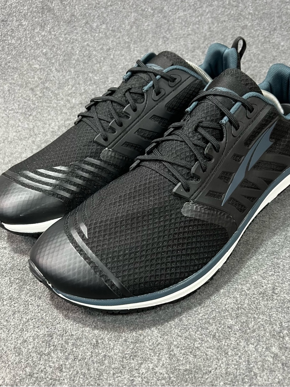 Altra Solstice XT 2 Cross-Training Shoe Men’s Road Runnig Size 11 (AL0A546V000)
